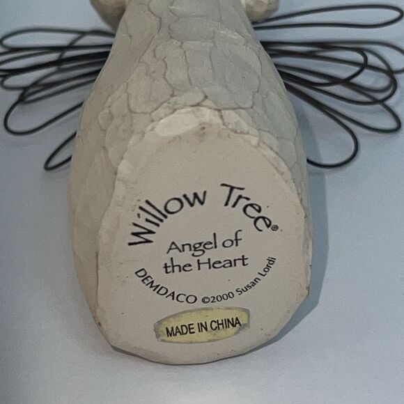 Willow Tree "Angel of the Heart" Figurine 2000 Girl Wings Holding Red Heart - Picture 11 of 12